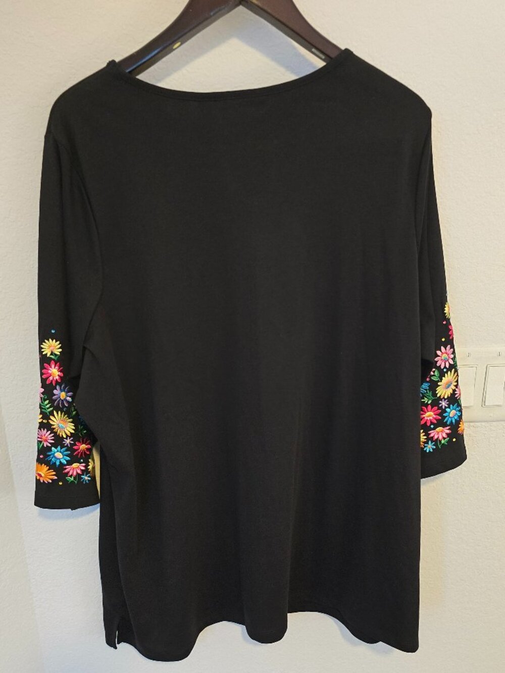 Quacker Factory Full Bloom & Bling embroidered 3/4 sleeve Tunic - Black - 2X EUC - Picture 3 of 9